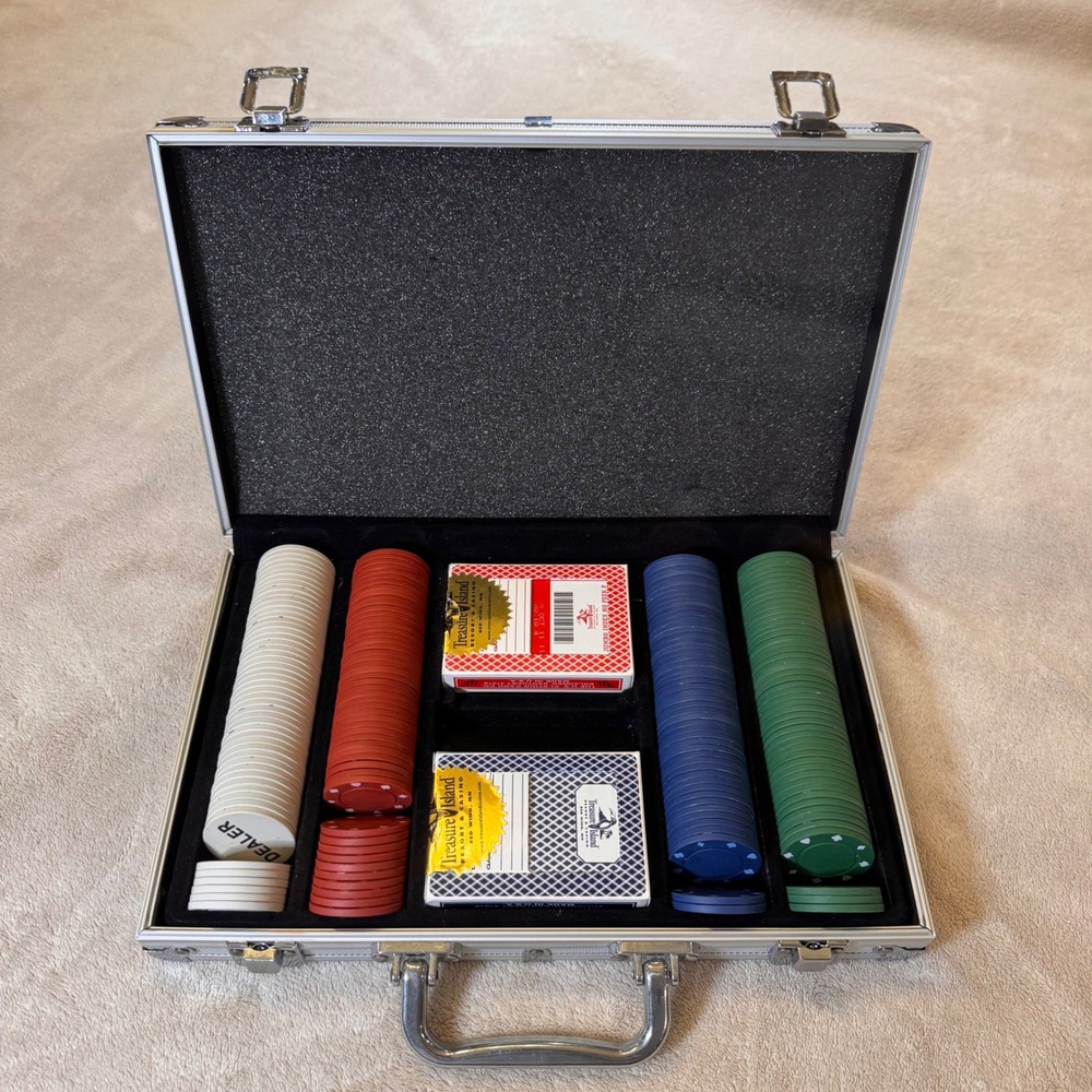 Poker Set Casino Cards Chips Luxe Retro Metal Case 2 Card Decks